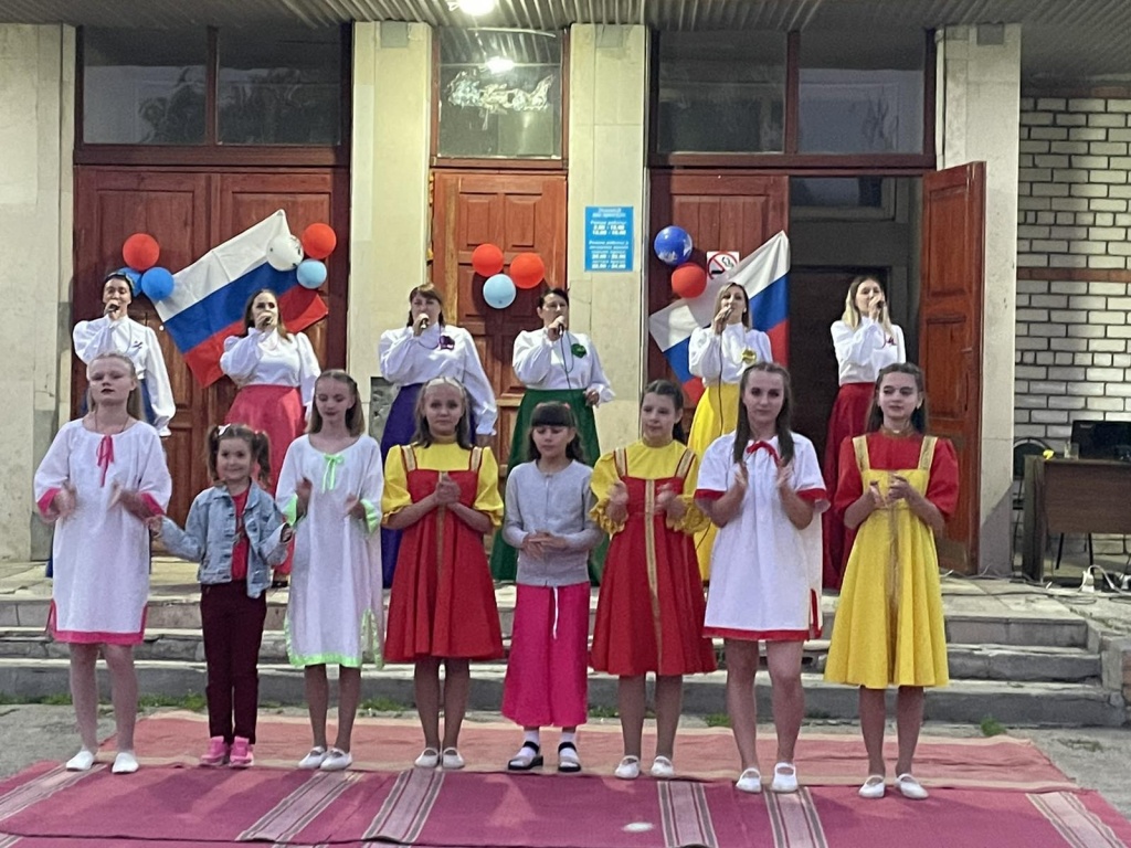 Праздничный концерт «Моя Россия - великая страна» в Раевке