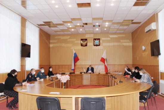 Очередное заседание комиссии по делам несовершеннолетних и защите их прав администрации Ивантеевского муниципального района