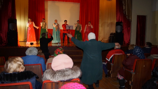 В Николаевском сельском Доме культуры состоялся концерт с участием вокальной группы «Гармония» из Владимирского СДК Хворостянского района и местных артистов