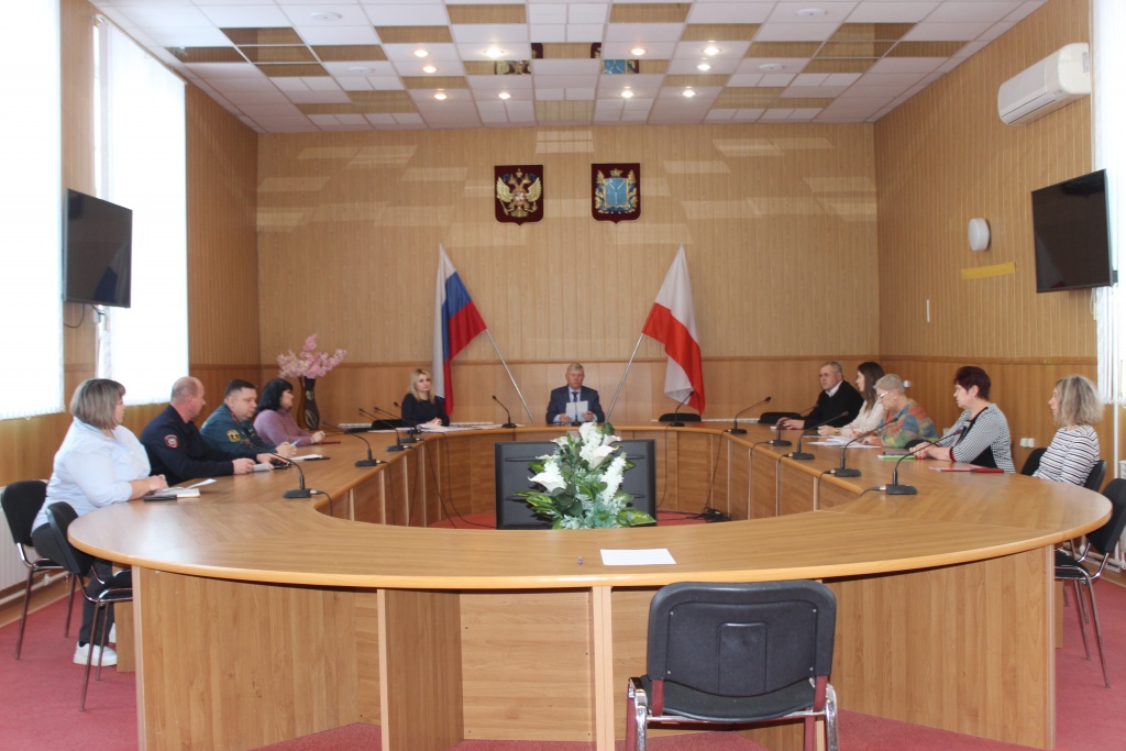 Очередное заседание комиссии по делам несовершеннолетних и защите их прав администрации Ивантеевского муниципального района