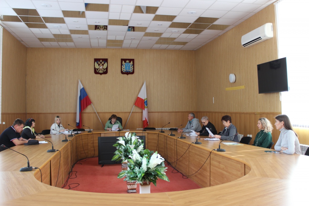 Состоялось очередное заседание комиссии по делам несовершеннолетних и защите их прав администрации Ивантеевского муниципального района