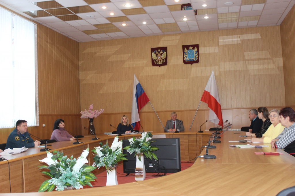 Заседание комиссии по делам несовершеннолетних и защите их прав администрации Ивантеевского муниципального района