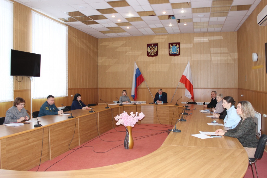 Состоялось заседание комиссии по делам несовершеннолетних и защите их прав администрации Ивантеевского муниципального района